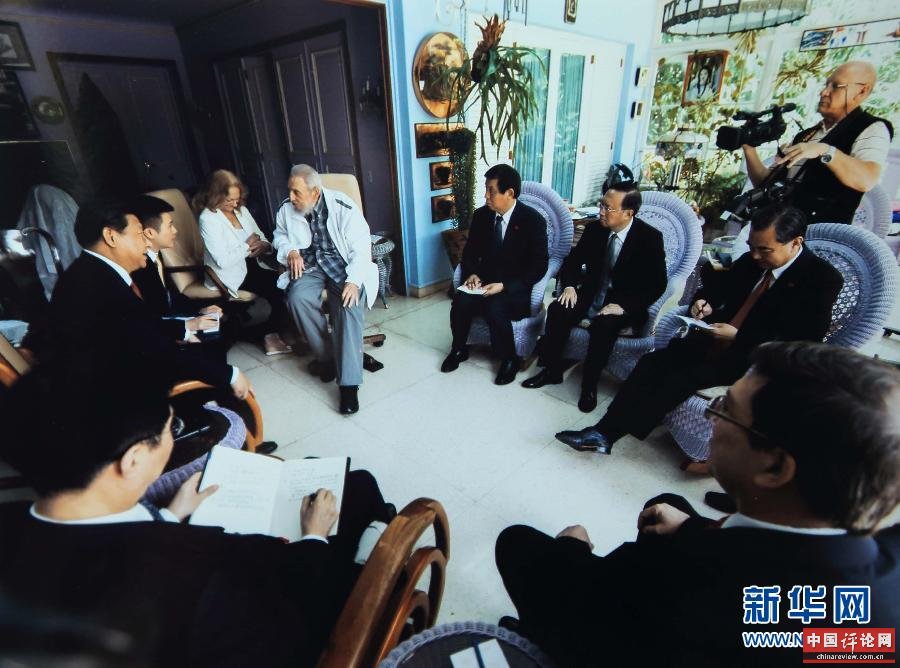 当地时间7月22日，国家主席习近平在哈瓦那亲切探望古巴革命领袖菲德尔·卡斯特罗。 新华社发