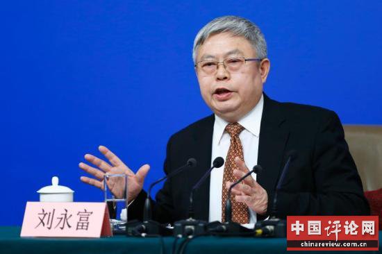 3月7日，十二届全国人大五次会议在北京梅地亚两会新闻中心举行记者会，邀请国务院扶贫办主任刘永富就“脱贫攻坚工作”的相关问题回答中外记者的提问。 <a target='_blank'  data-cke-saved-href='http://www.chinanews.com/' href='http://www.chinanews.com/' _fcksavedurl='http://www.chinanews.com/'></table>中新社</a>记者 富田 摄